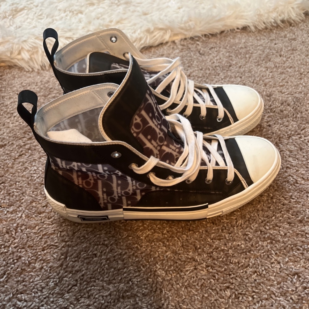 Sneakers - Picture 2 of 6